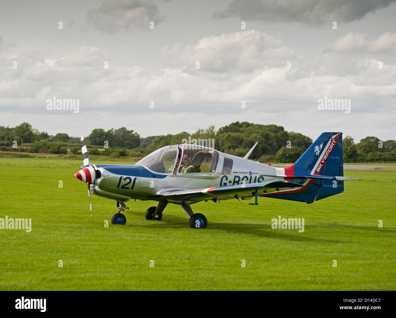 Scottish Aviation Bulldog 120/122 Flugzeug grün Airfield Wolverhampton Halfpenny.   SCO 8865 Stockfoto