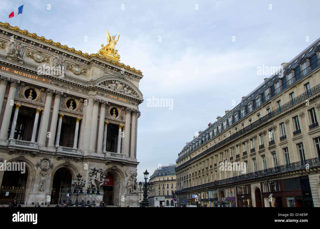 Das Palais Garnier, Oper in Paris in der Abenddämmerung, Frankreich. Stockfoto