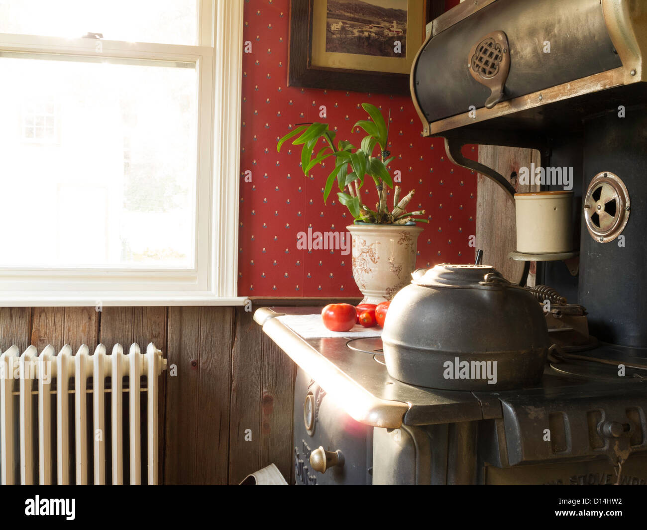 "Ideale Sunshine" Vintage gusseiserne Ofen Dekor in Home Interior, USA Stockfoto