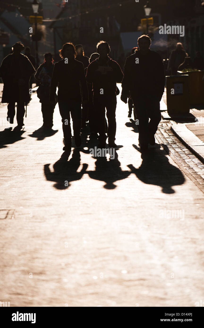 Menschen der Schattenwurf im frühen Morgenlicht. Stockfoto
