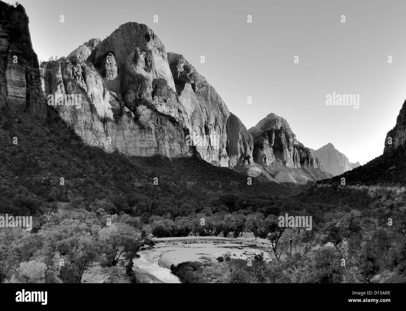 'The Watchman' Zion National Park - Utah, USA der Virgin River schlängelt sich durch das Tal., Schwarz-Weiß-Bild Stockfoto