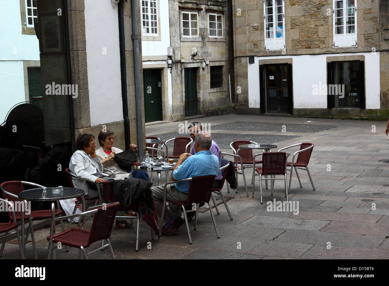 Cafe in der engen Gassen im historischen Zentrum, Santiago De Compostela, Galicien, Spanien Stockfoto