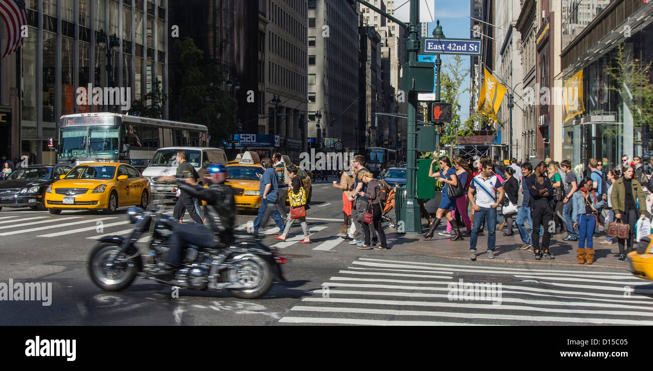 Straßenszene East 42nd Street, Mitwon Manhattan, New York City Stockfoto