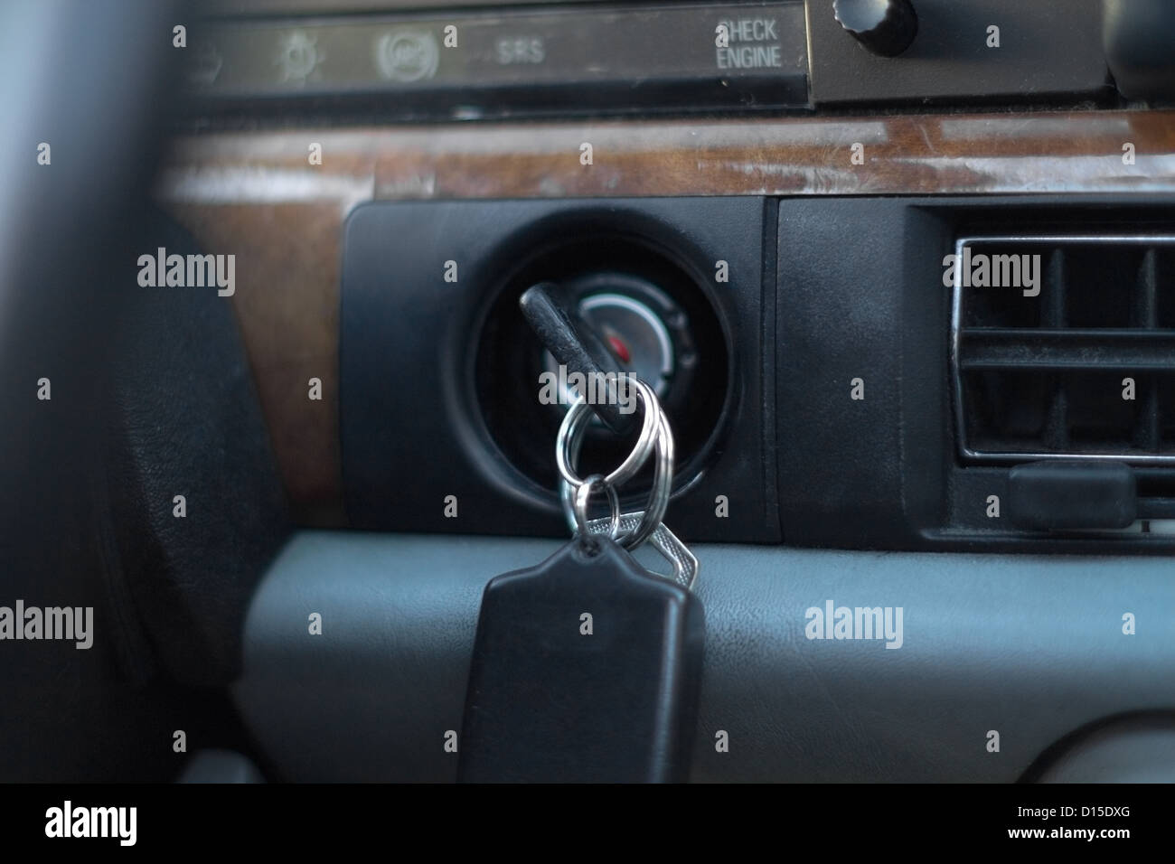 Autoschlüssel Zündschlüssel auf Luxus-Auto Stockfoto