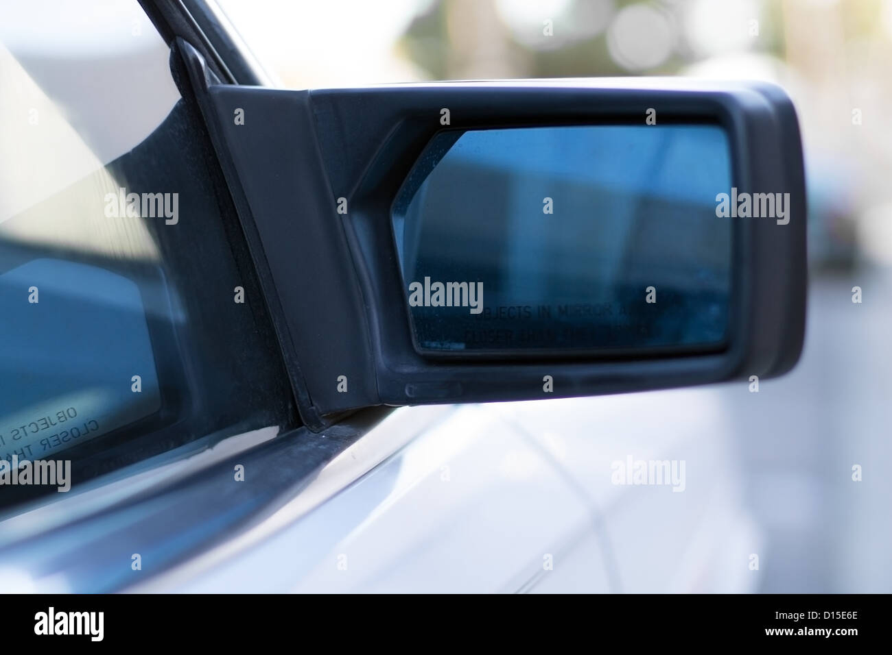 Rückansicht Seitenspiegel auf einem Auto Stockfoto