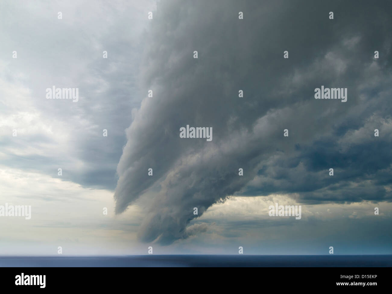 Argentinien, Buenos Aires, Gewitterwolke über Meer Stockfoto