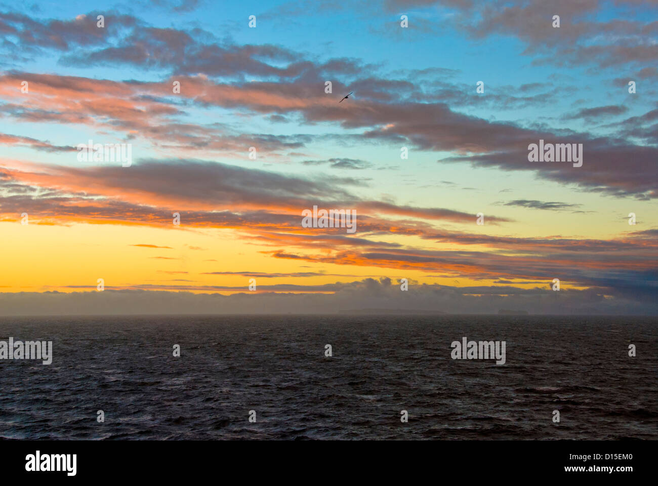 Sonnenuntergang über Meer Stockfoto