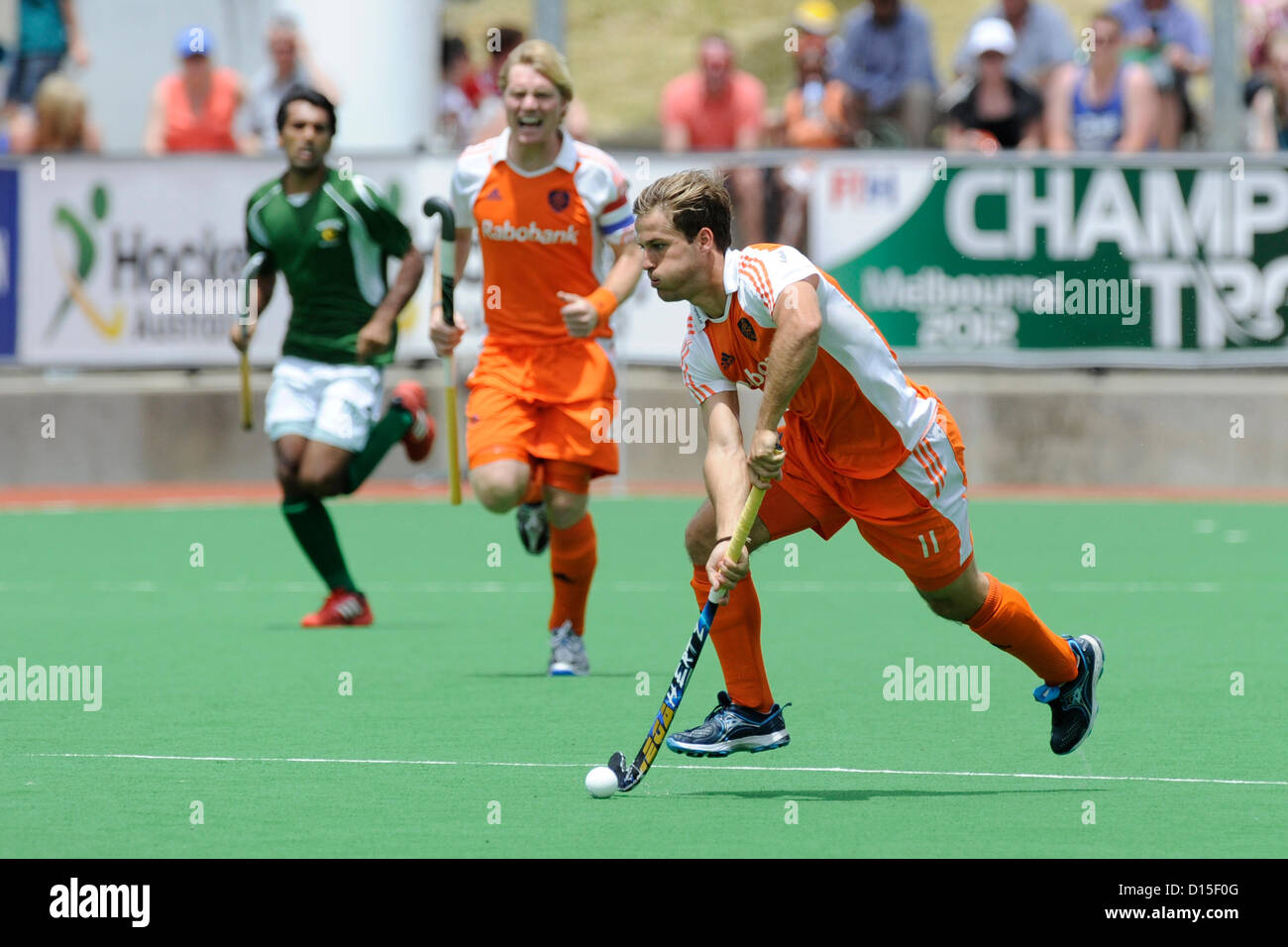 08.12.2012 Melbourne, Australien. Jeroen Hertzberger der Niederlande läuft mit dem Ball bei der Herren Hockey Champions Trophy von State Netball Hockey Centre. Stockfoto