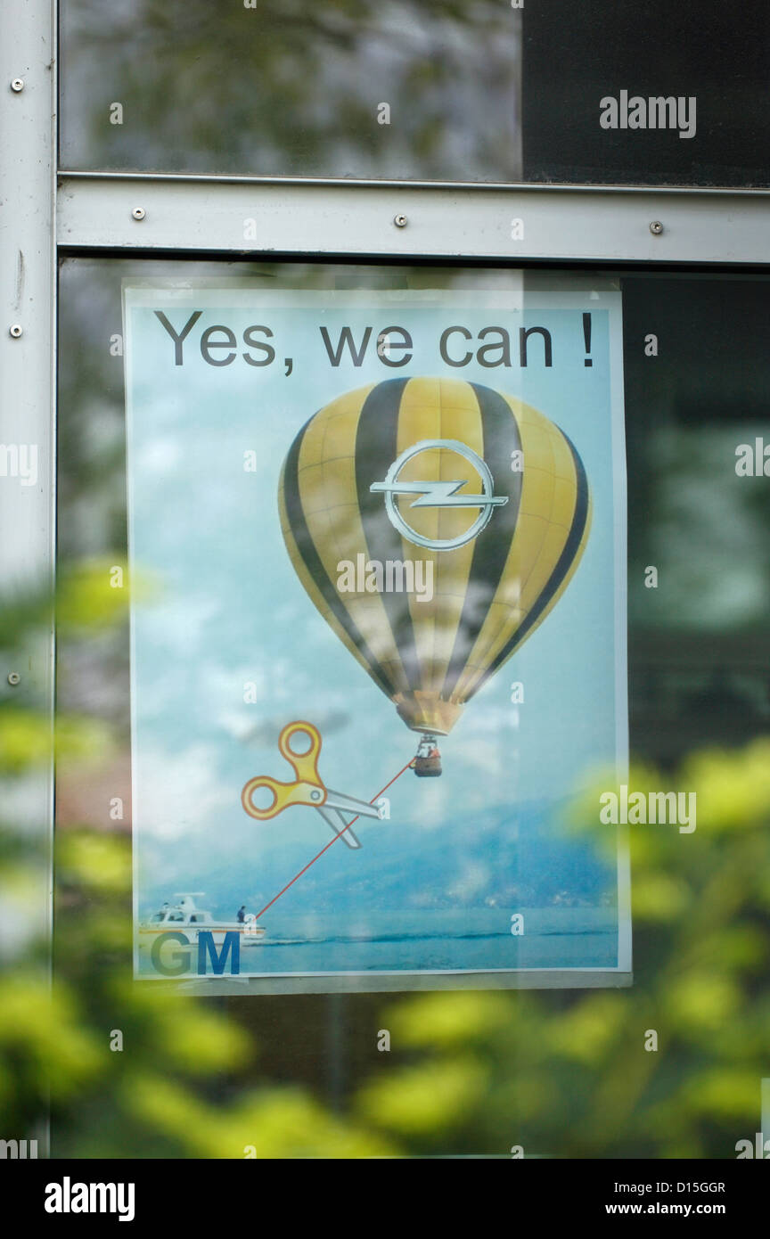 Rüsselsheim, Deutschland, motivational Poster von GM und Opel Stockfoto