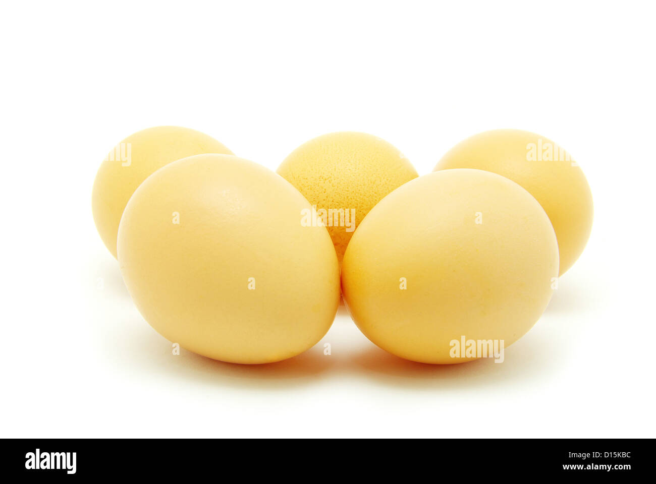 braunen Eiern auf dem weißen Hintergrund isoliert Stockfoto