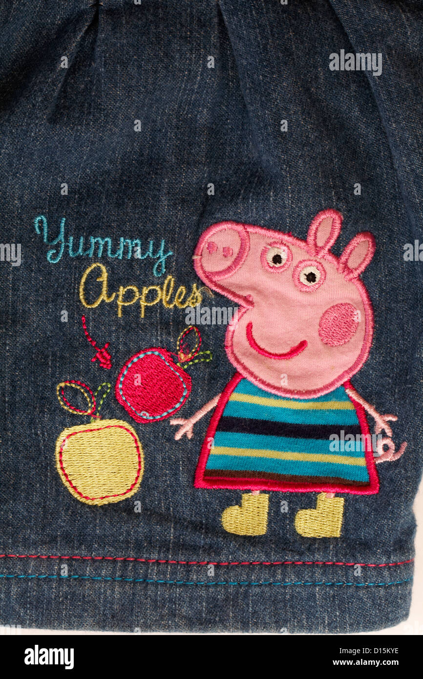 Leckere Äpfel - Detail auf Peppa Pig Denim-Kleidung Stockfoto