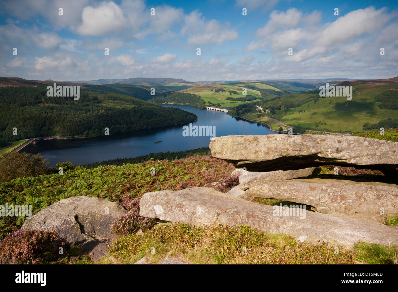 Ladybower Vorratsbehälter von Bamford Moor im Peak District National Park gesehen Stockfoto