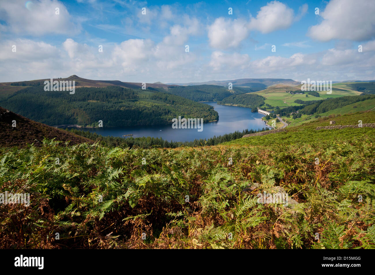 Ladybower Vorratsbehälter von Bamford Moor im Peak District National Park gesehen Stockfoto