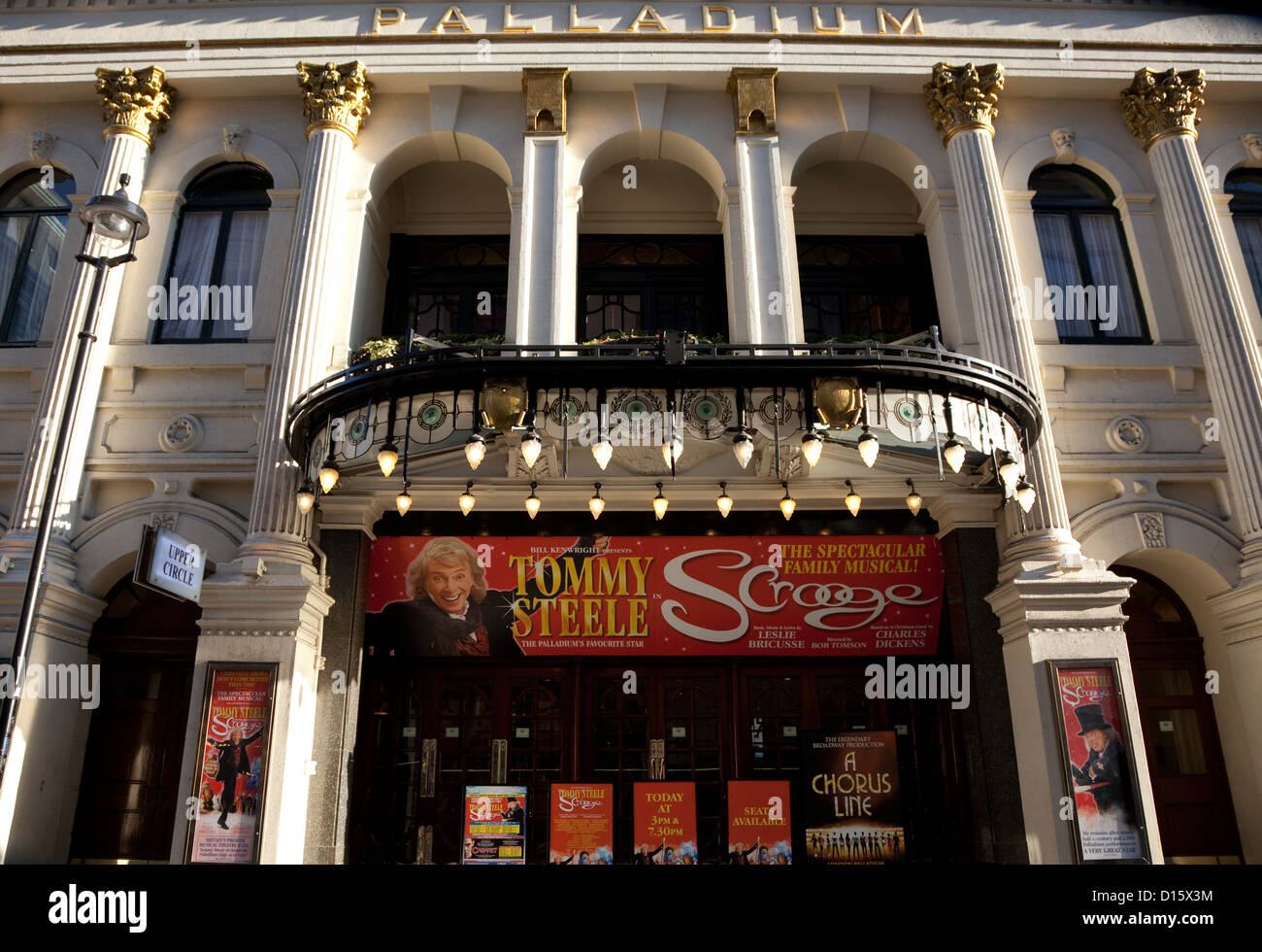 Tommy Steele in Scrooge musikalische im London Palladium Stockfoto