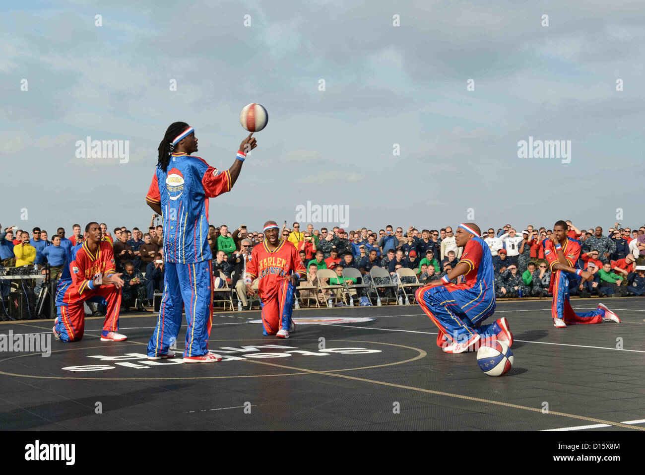 Harlem Globetrotters besuchen USS John C. Stennis Stockfoto