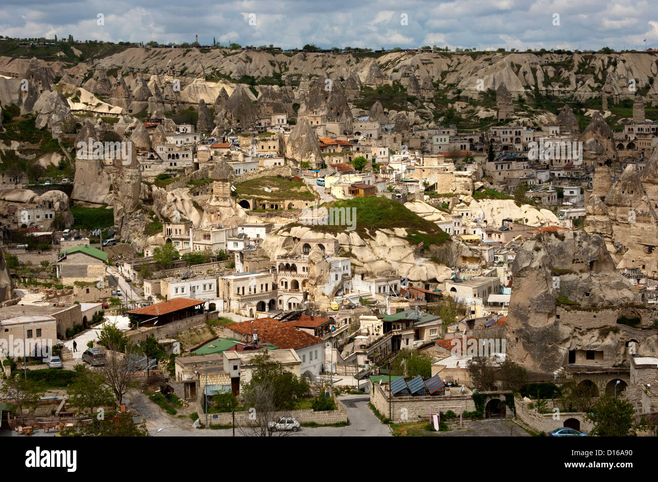 Die Gemeinde von Göreme Amids Tuff Gestein Zapfen in die UNESCO-Weltkulturerbe Kappadokien, Türkei Stockfoto
