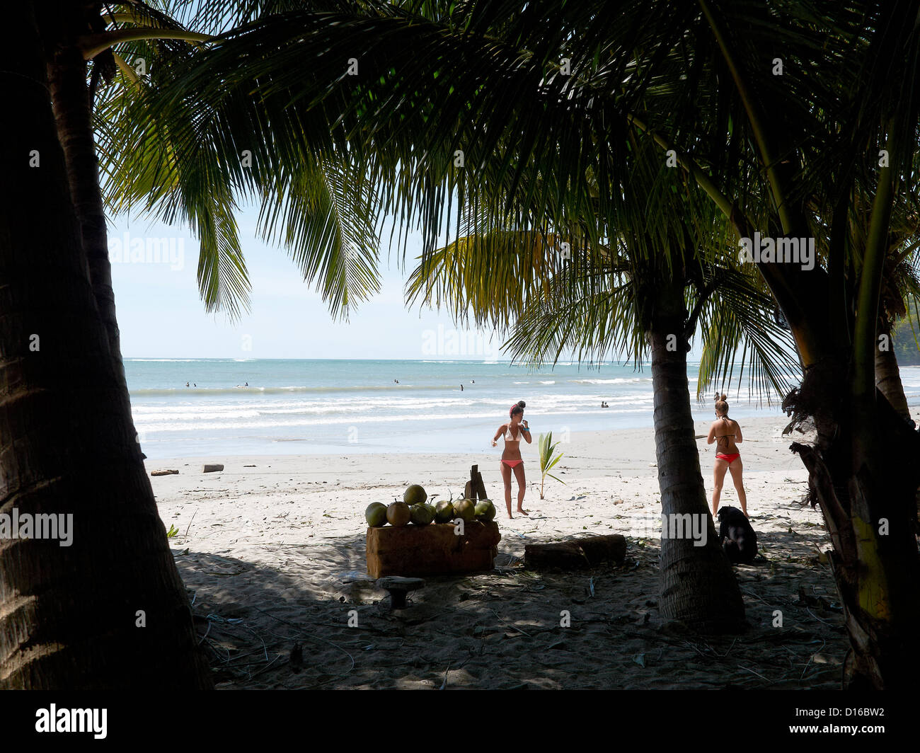 Einheimischen am Strand von Playa Samara; Nicoya Halbinsel; Costa Rica; Zentralamerika Stockfoto