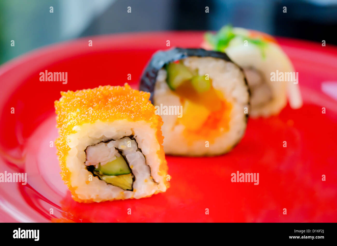 drei der Sushi Rollen, traditionelles japanisches Essen Stockfoto