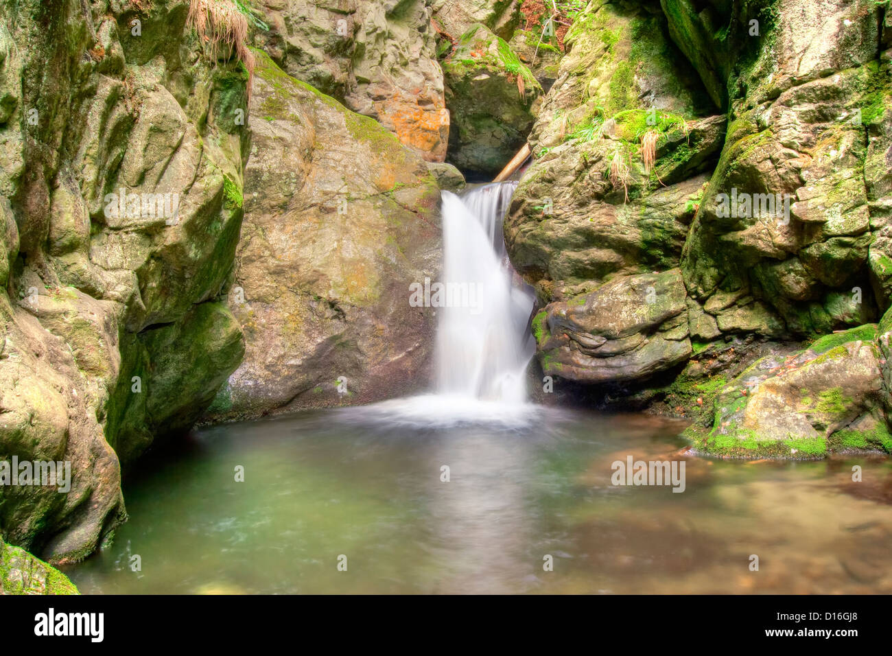 Nyznerov Wasserfälle Stockfoto
