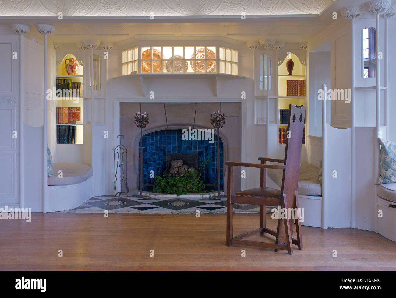 Kamin im Blackwell, "Arts And Crafts" Haus, mit Blick auf Lake Windermere, in der Nähe von Bowness, Cumbria, England UK Stockfoto
