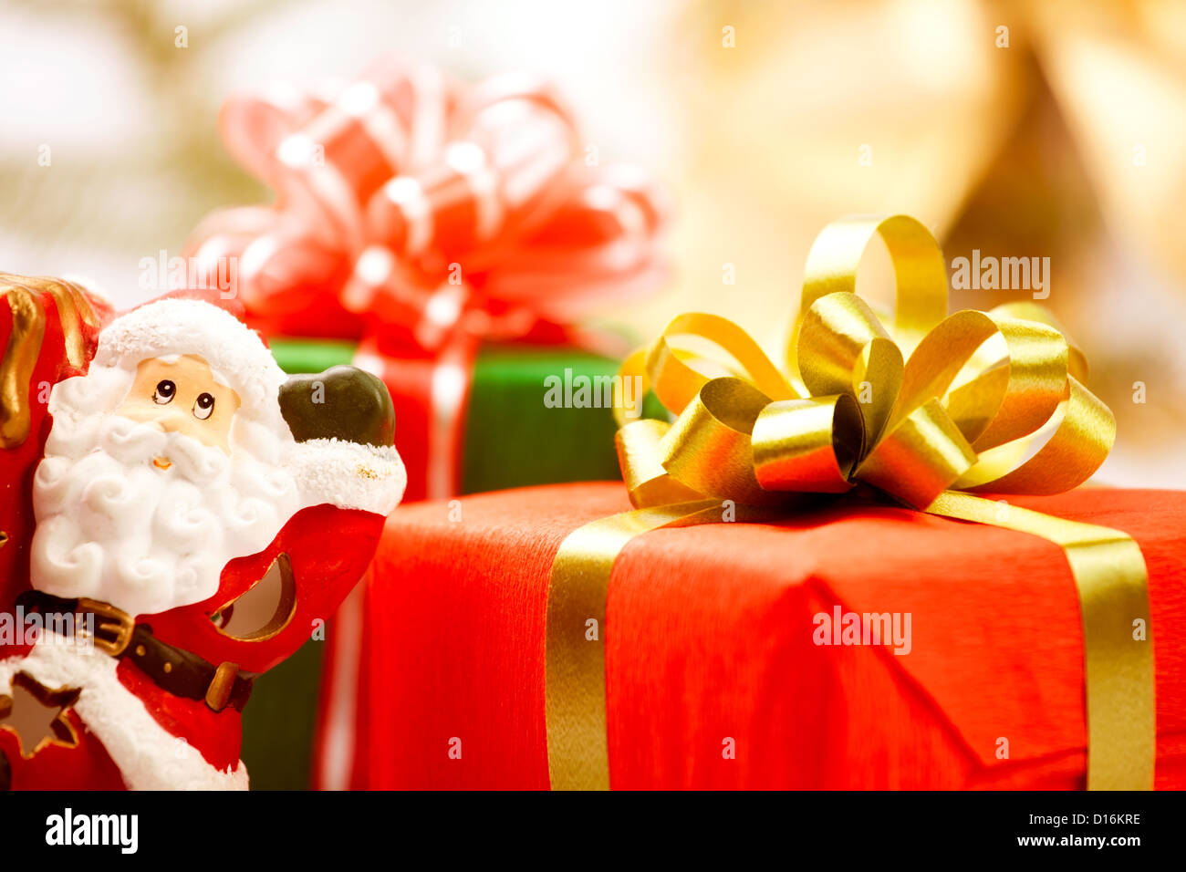 Geschenk-Box vorhanden rote Santa closeup Stockfoto