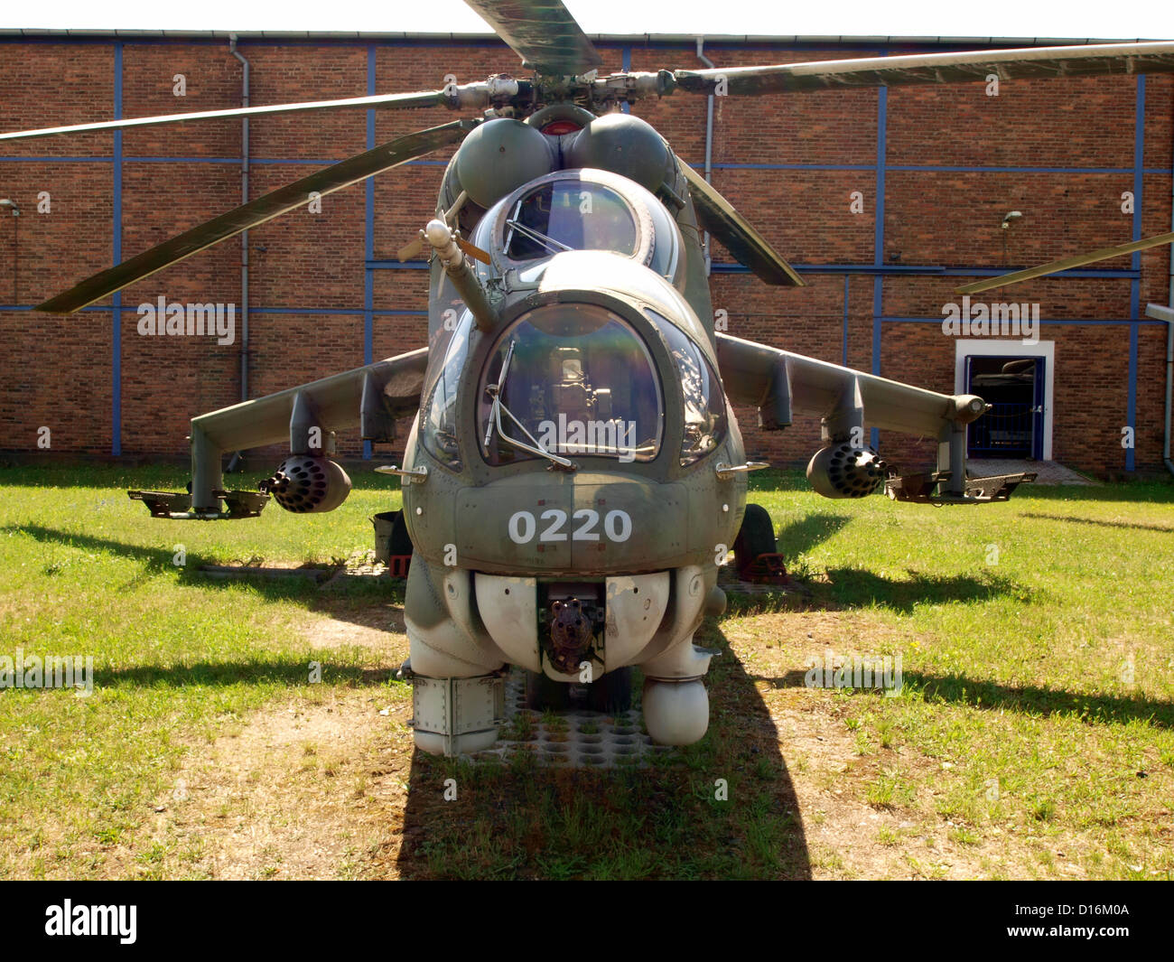 Hubschrauber im Luftfahrtmuseum Prag, Kbely.Mil Mi - 24D Hind-D Stockfoto