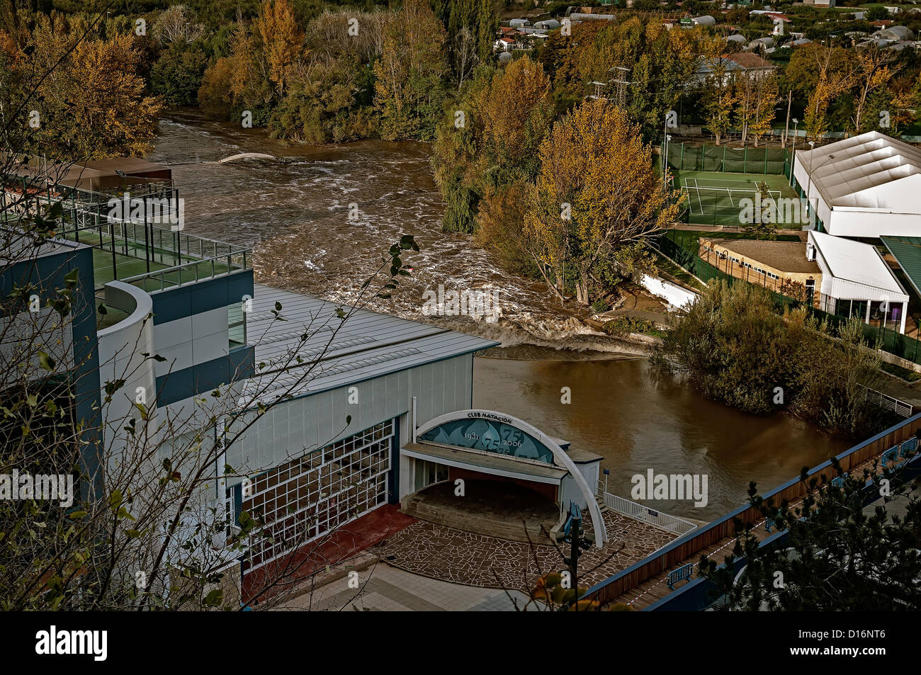 Pamplona, Navarra, España, Swimming Club Pamplona neben dem Fluss Arga, Europa Stockfoto