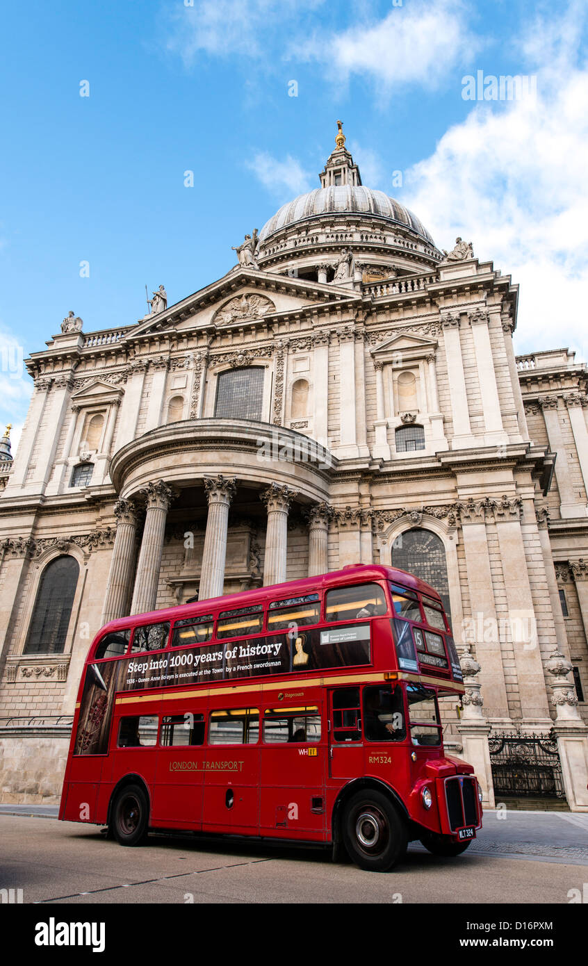 Doppelte rote Doppeldecker-Bus London England Great Britain UK Stockfoto