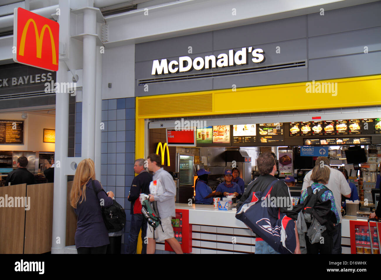 Chicago Illinois, O'Hare International Airport, ORD, Gate, McDonald's, Burger, Hamburger, Franchise, Fast Food, Restaurants, Restaurants, Restaurants, Restaurants, in denen man essen kann Stockfoto