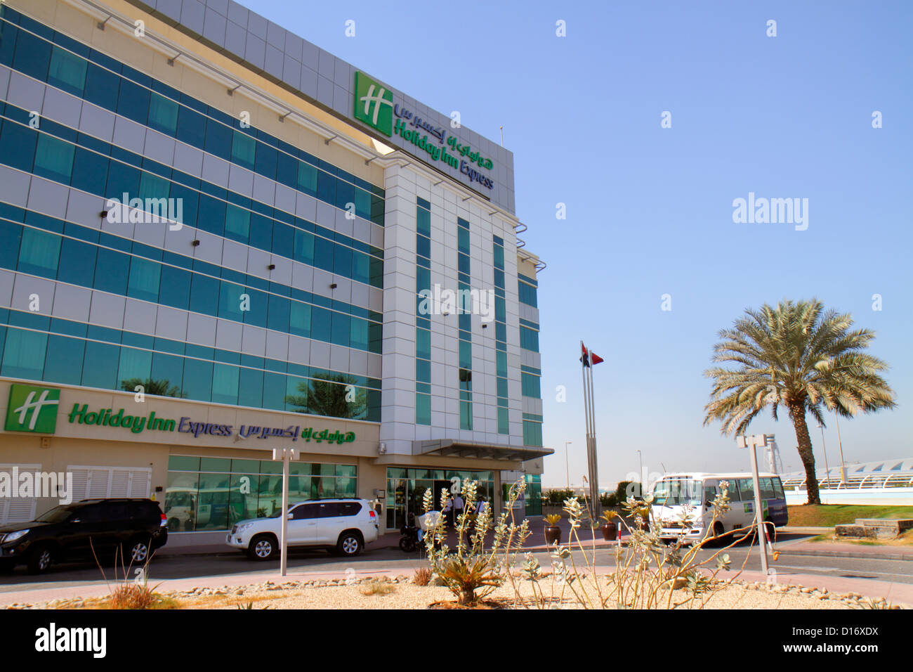 Dubai VAE, Vereinigte Arabische Emirate, Garhoud, Holiday Inn Express, Hotel, Vorderseite, Außenseite, Eingang, Schild, Englisch, Arabisch, Sprache, zweisprachig, UAE121009009 Stockfoto