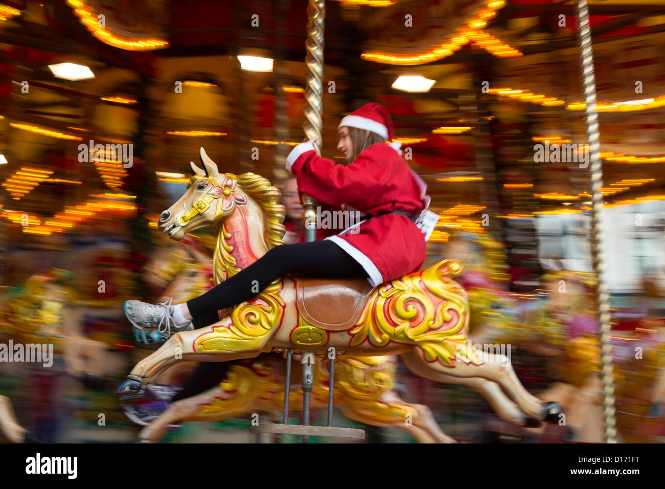 2.400 Personen verpflichten sich eine 5km Lauf als Weihnachtsmann, gekleidet in einer jährlichen laufen bekannt als Santa Dash in Glasgow, Schottland, Sonntag, 9. Dezember 2012. Stockfoto