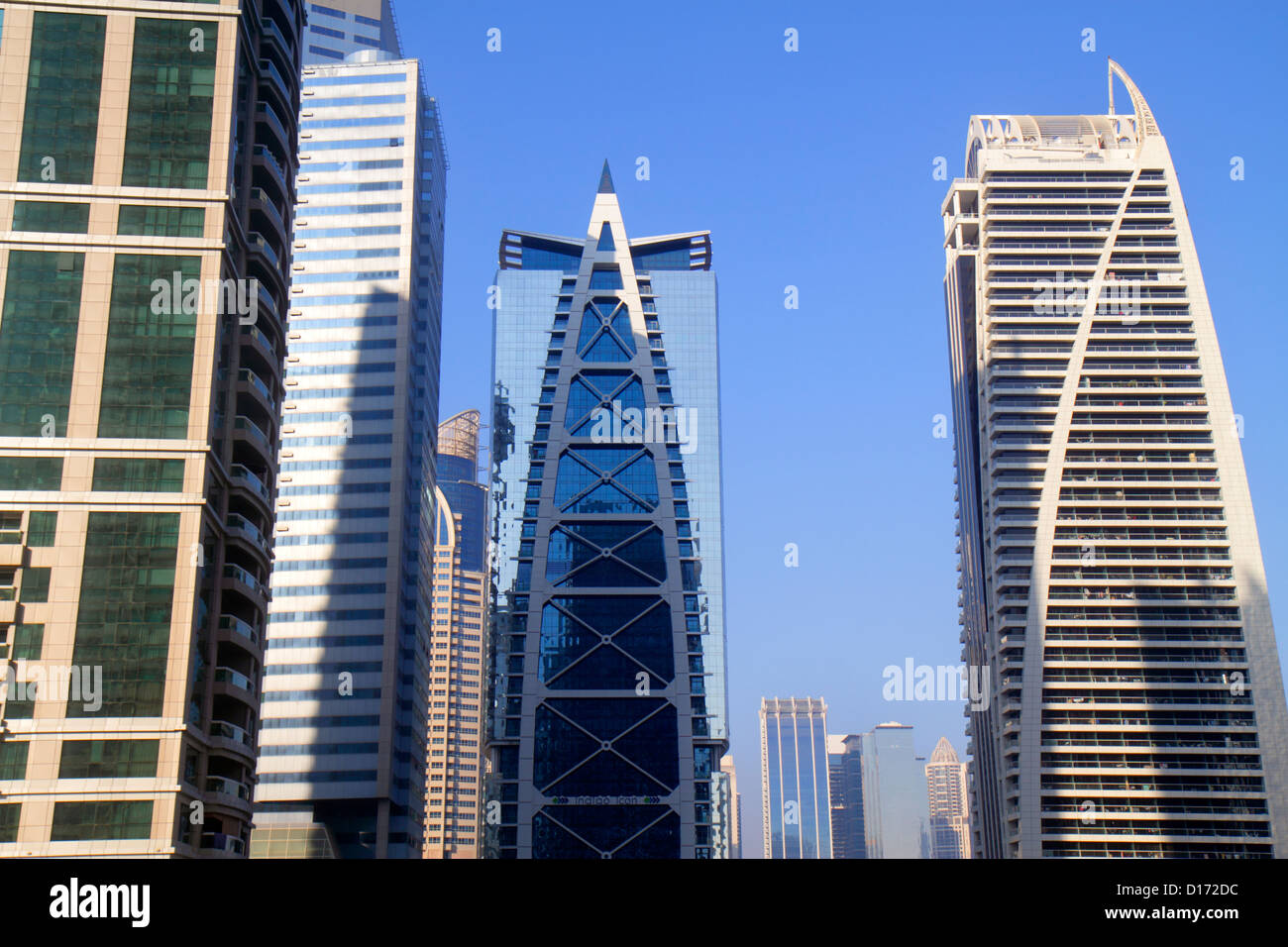 Dubai VAE, Vereinigte Arabische Emirate, Jumeirah Lake Towers, Indigo Icon, Dubai Arch Tower, RS Limited, Dubai Arch Tower, Gebäude, Hochhaus-Wolkenkratzer Stockfoto