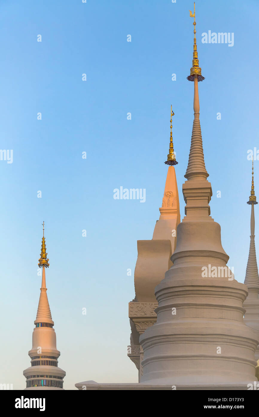Die Türme des Wat Suan Dok, Chiang Mai, Thailand. Stockfoto