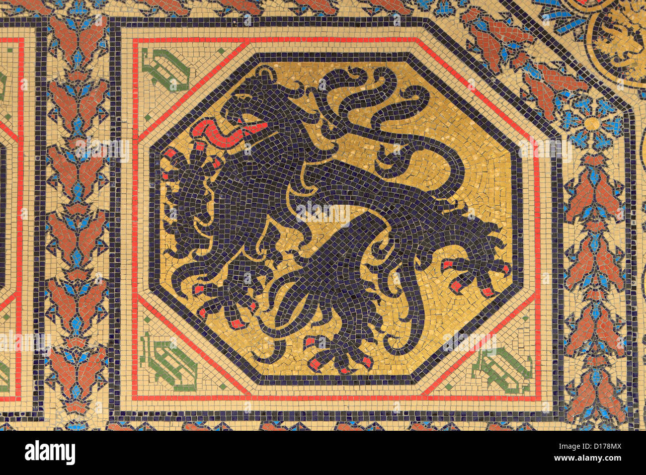 Das Wappen von der belgischen Provinz Ostflandern auf dem Boden des Eingangs in die königliche Krypta in Laeken, Belgien Stockfoto