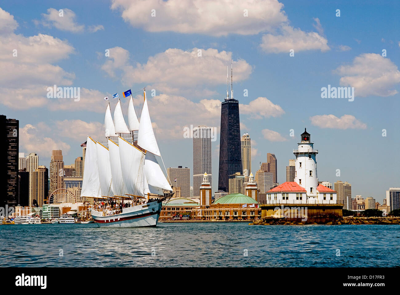 Groß Schiff Wind Segeln Sie auf Lake Michigan von Chicagos Navy Pier. Stockfoto