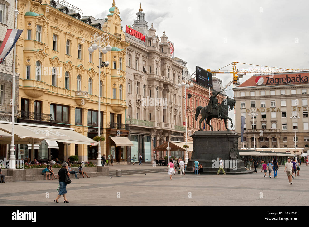 Ban-Jelačić-Platz, dem Hauptplatz in Zagreb, der Hauptstadt Kroatiens. Stockfoto