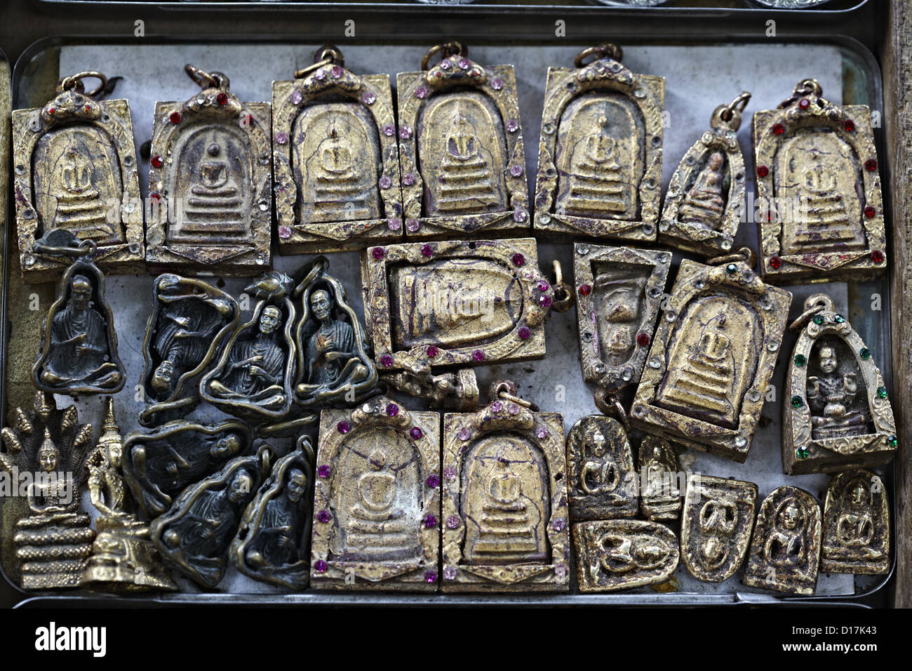Religiöse Reliquien von Straßenhändler verkauft Stockfoto