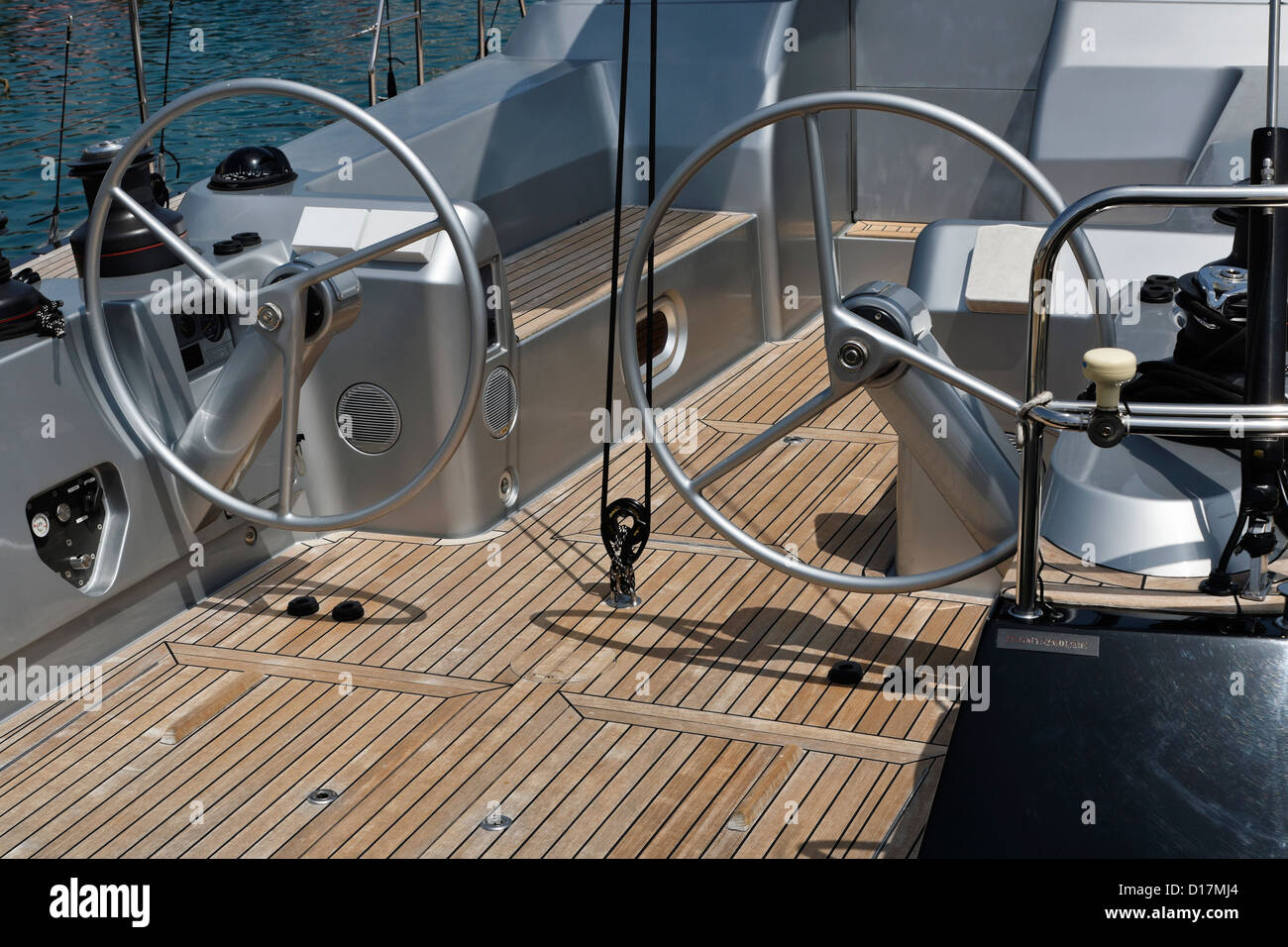Italien, Toskana, Viareggio, Segelboot, doppelte Lenkrad gekippt Stockfoto