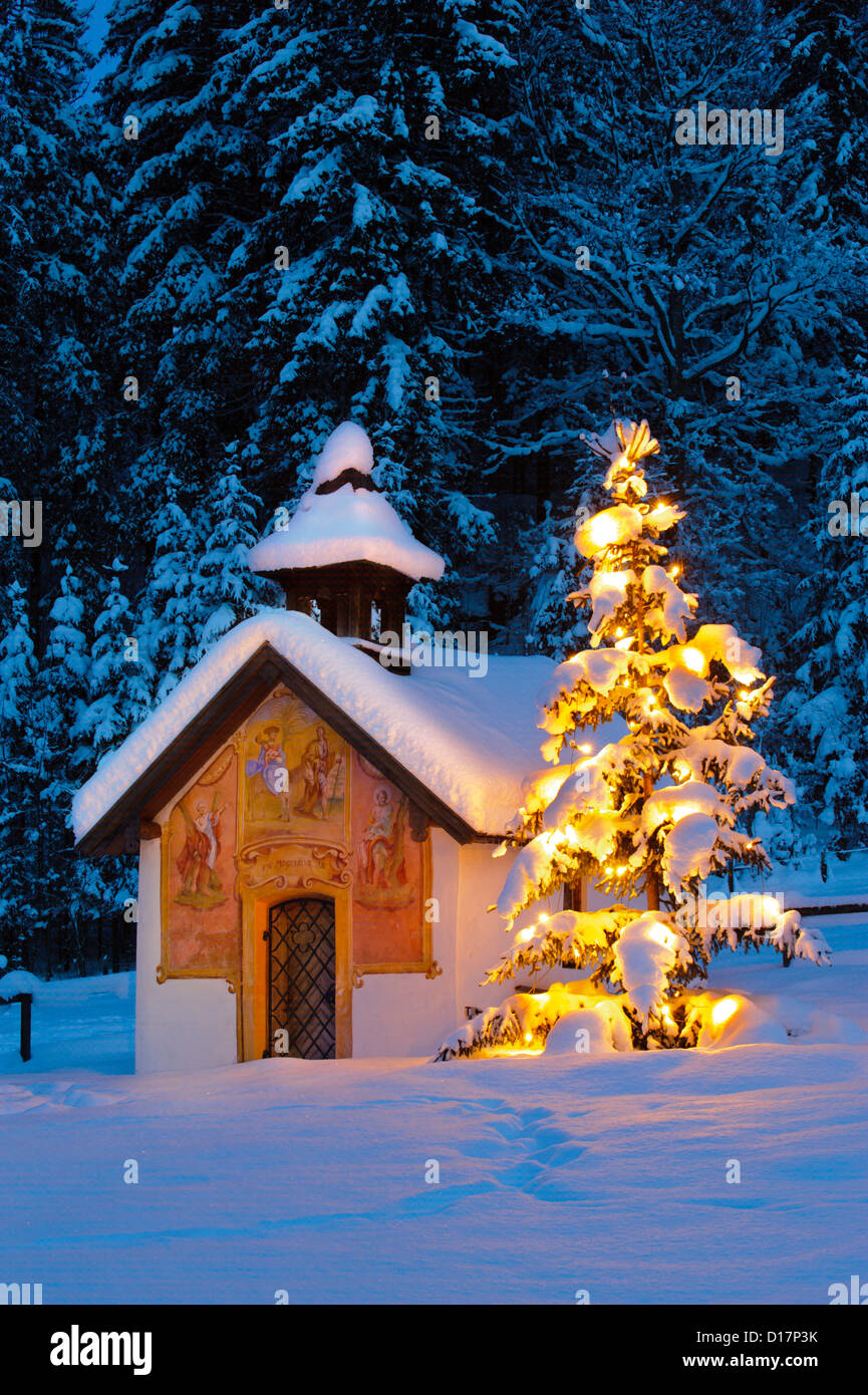Weihnachtsbaum schnee kapelle -Fotos und -Bildmaterial in hoher Auflösung – Alamy