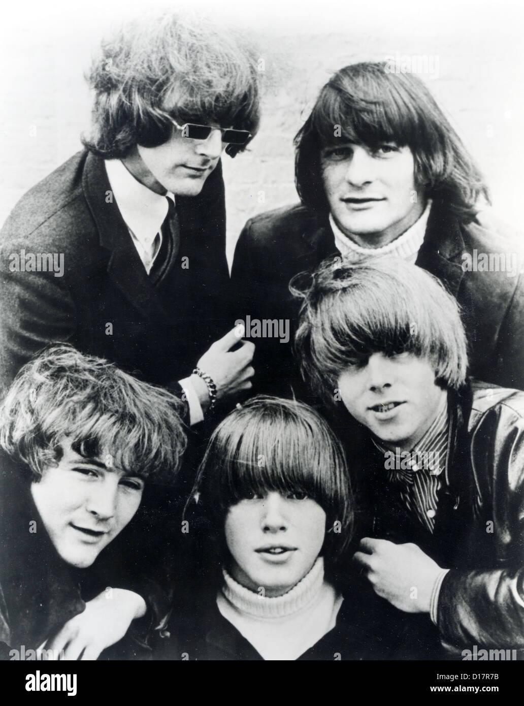 DIE BYRDS Promo-Foto der US-pop-Gruppe über 1965 - siehe Beschreibung unten für Namen Stockfoto