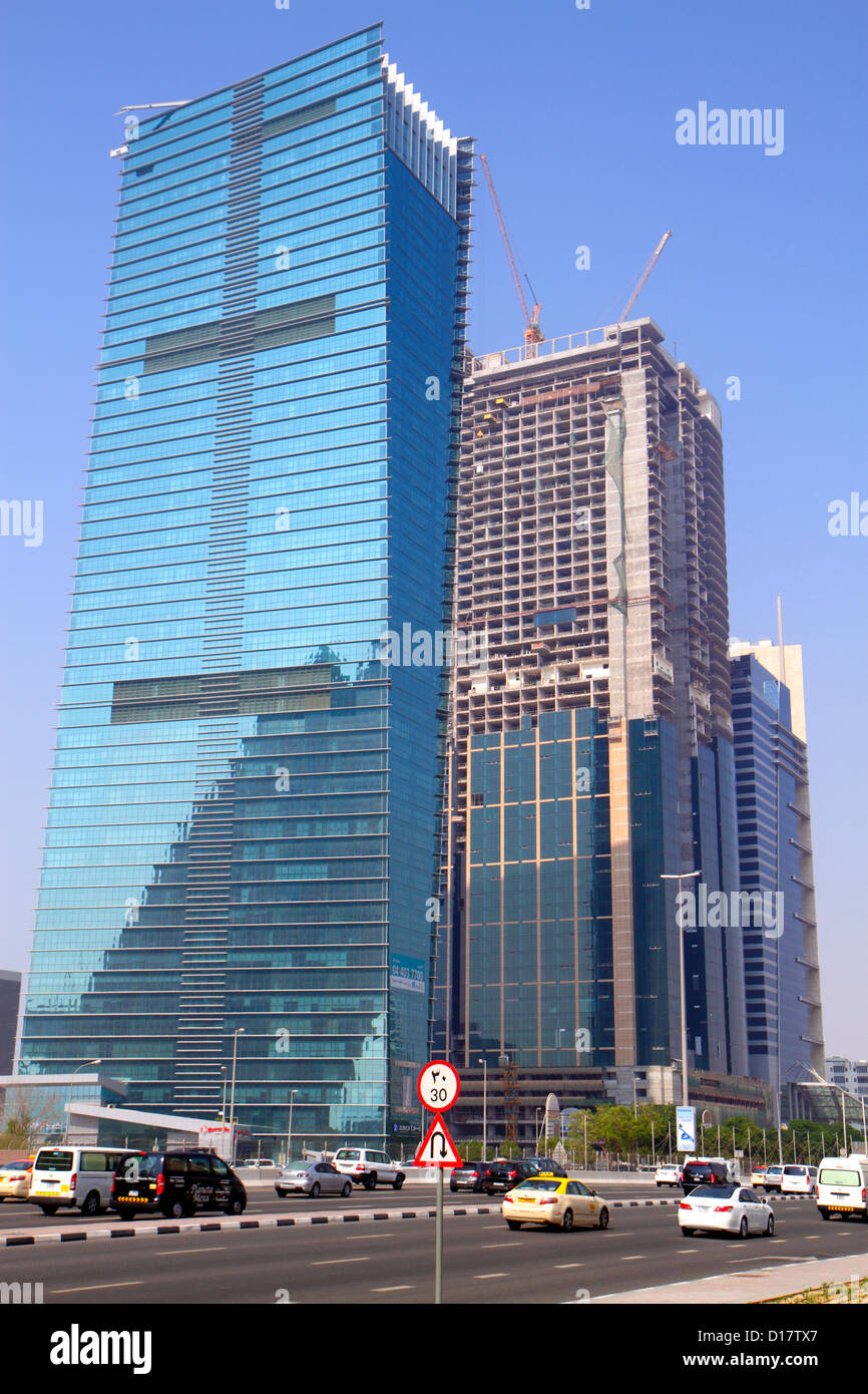 Dubai VAE, Vereinigte Arabische Emirate, Naher Osten, Sheikh Zayed Road, Sama Tower, Duja Tower, unter neuem Baustellenbauer, Hochhauskys Stockfoto