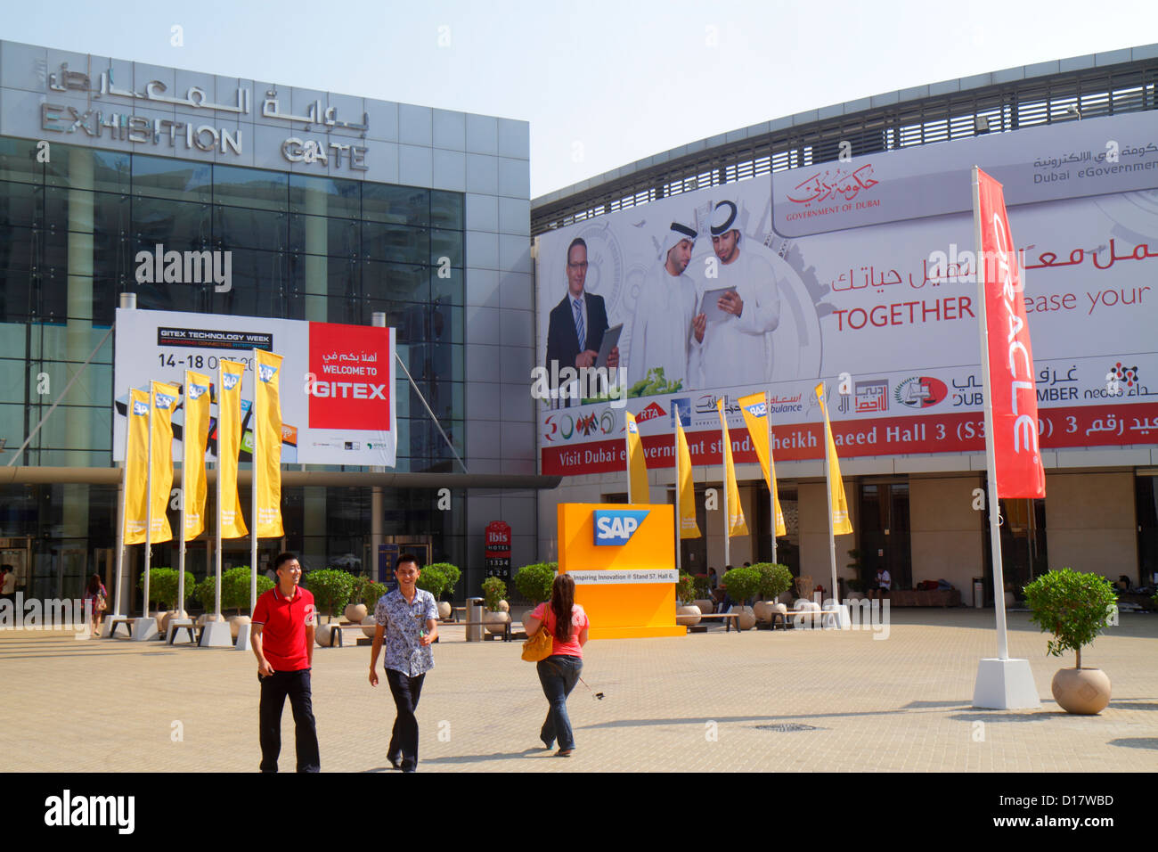 Dubai VAE, Vereinigte Arabische Emirate, Sheikh Zayed Road, World Trade Centre, Convention Centre, GITEX Technology Week, Special, Englisch, Arabisch, Sprache, zweisprachig, Stockfoto