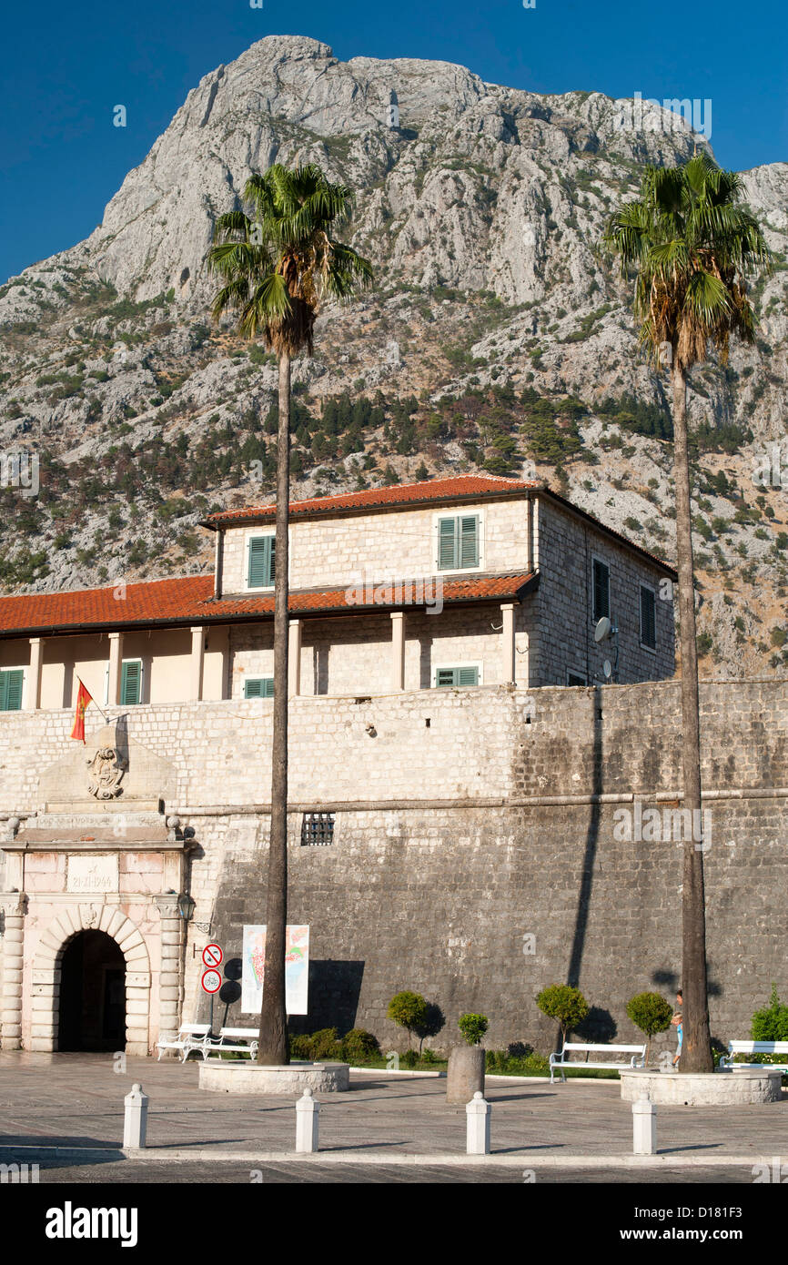 Westen / Sea Gate Eingang in die Altstadt von Kotor in Montenegro. Stockfoto