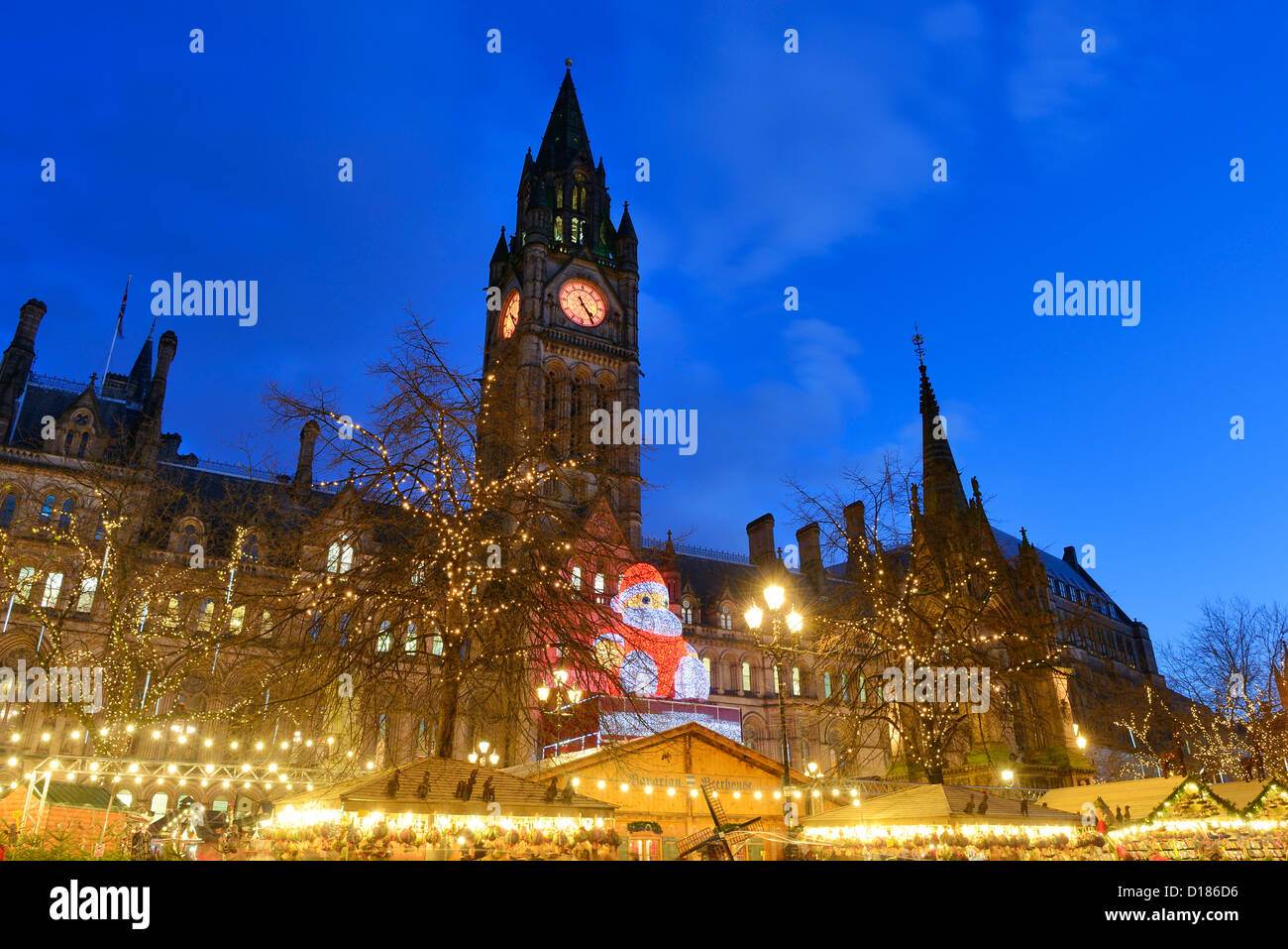 Rathaus von Manchester und die Weihnachtsmärkte Stockfoto
