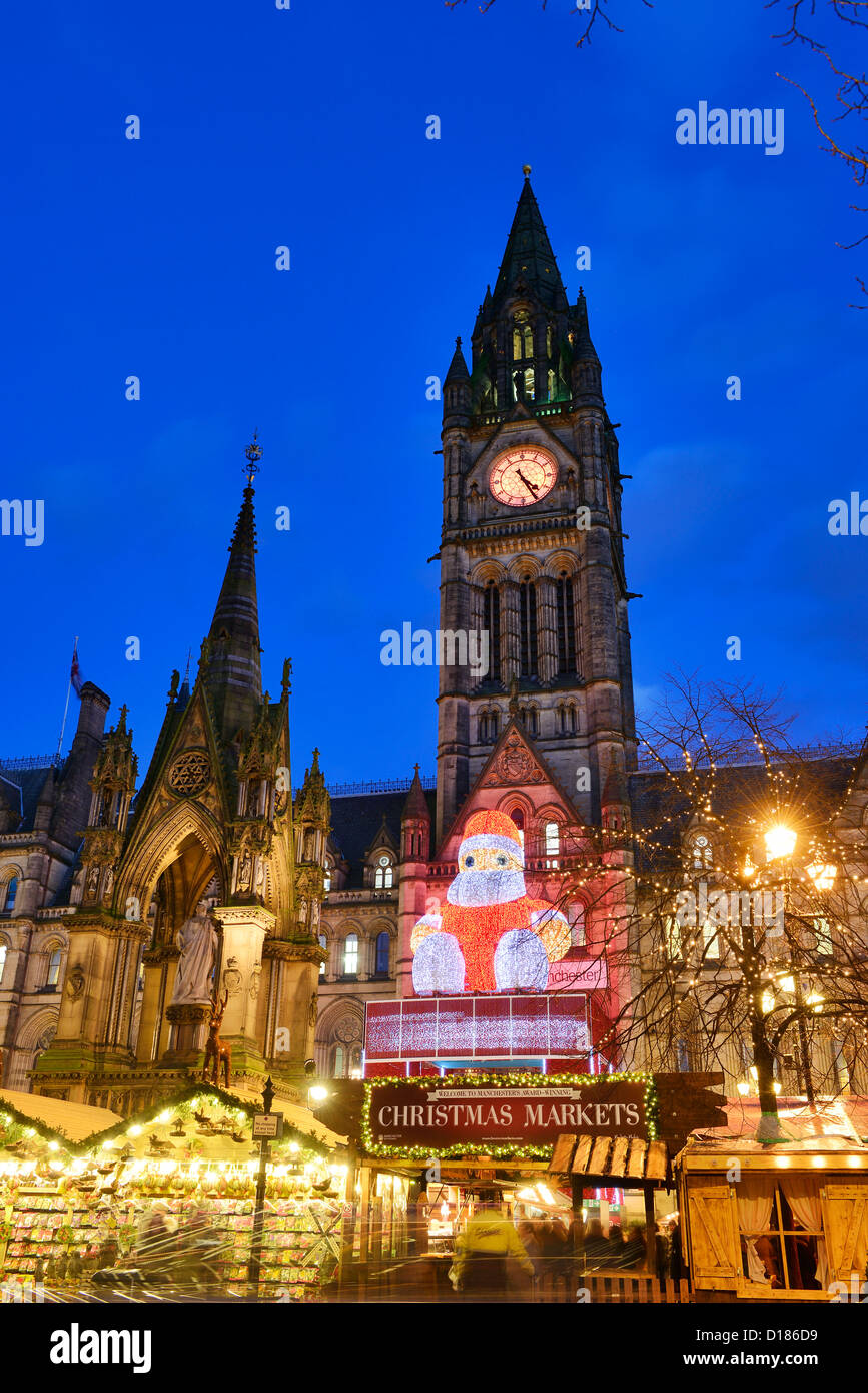 Rathaus von Manchester und die Weihnachtsmärkte Stockfoto