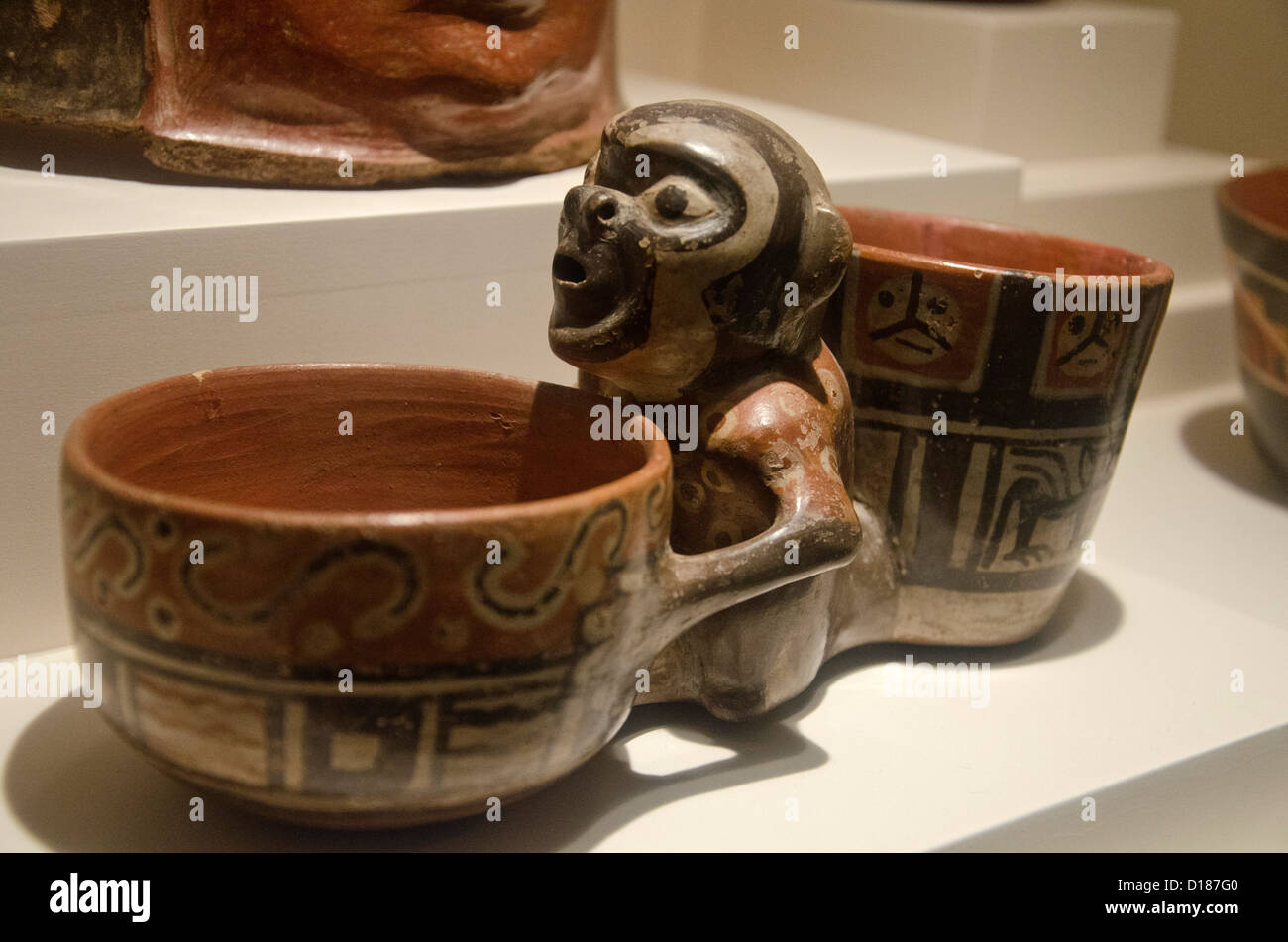 Keramikgefäß Tiwanaku Kultur 1500-1200 v. Chr. Perú Stockfoto