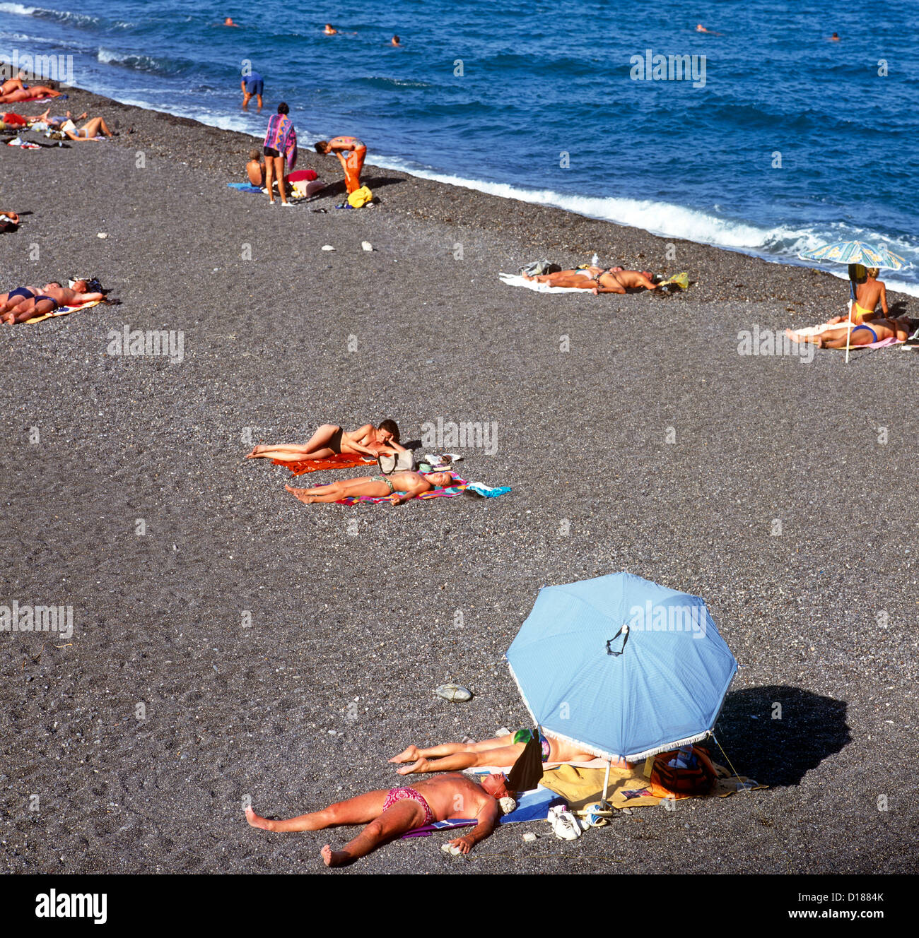 Schwarzer Sandstrand Santorini griechische Inseln Griechenland Stockfoto