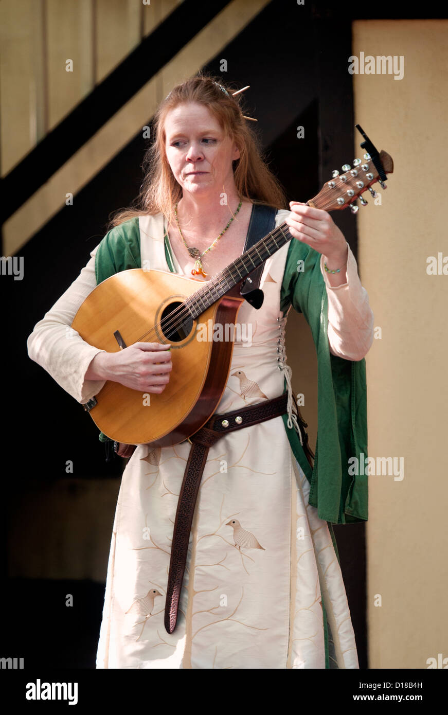 Abby grünen irischen mittelalterlichen Volksmusik auf dem Maryland Renaissance Festival 2012, Crownsville Road, Annapolis, Maryland. Stockfoto