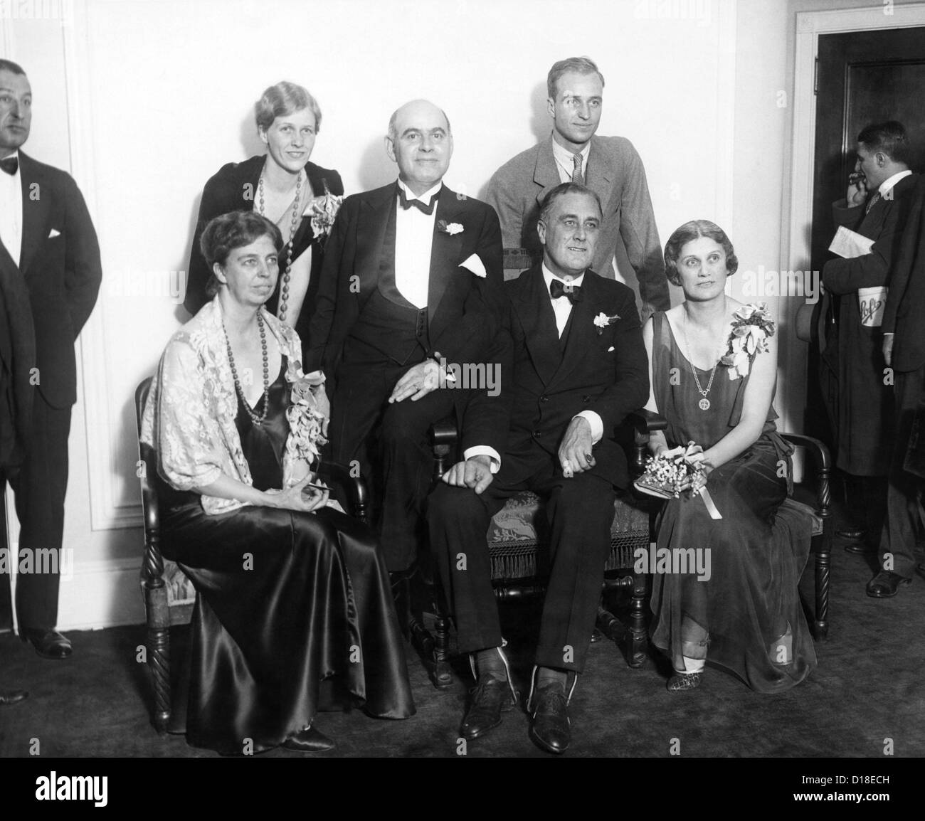 Neu neu gewählt New Yorker Gouverneur Franklin Roosevelt am demokratischen Hauptquartier des Biltmore Hotel. Sitzen L-r: Eleanor Stockfoto