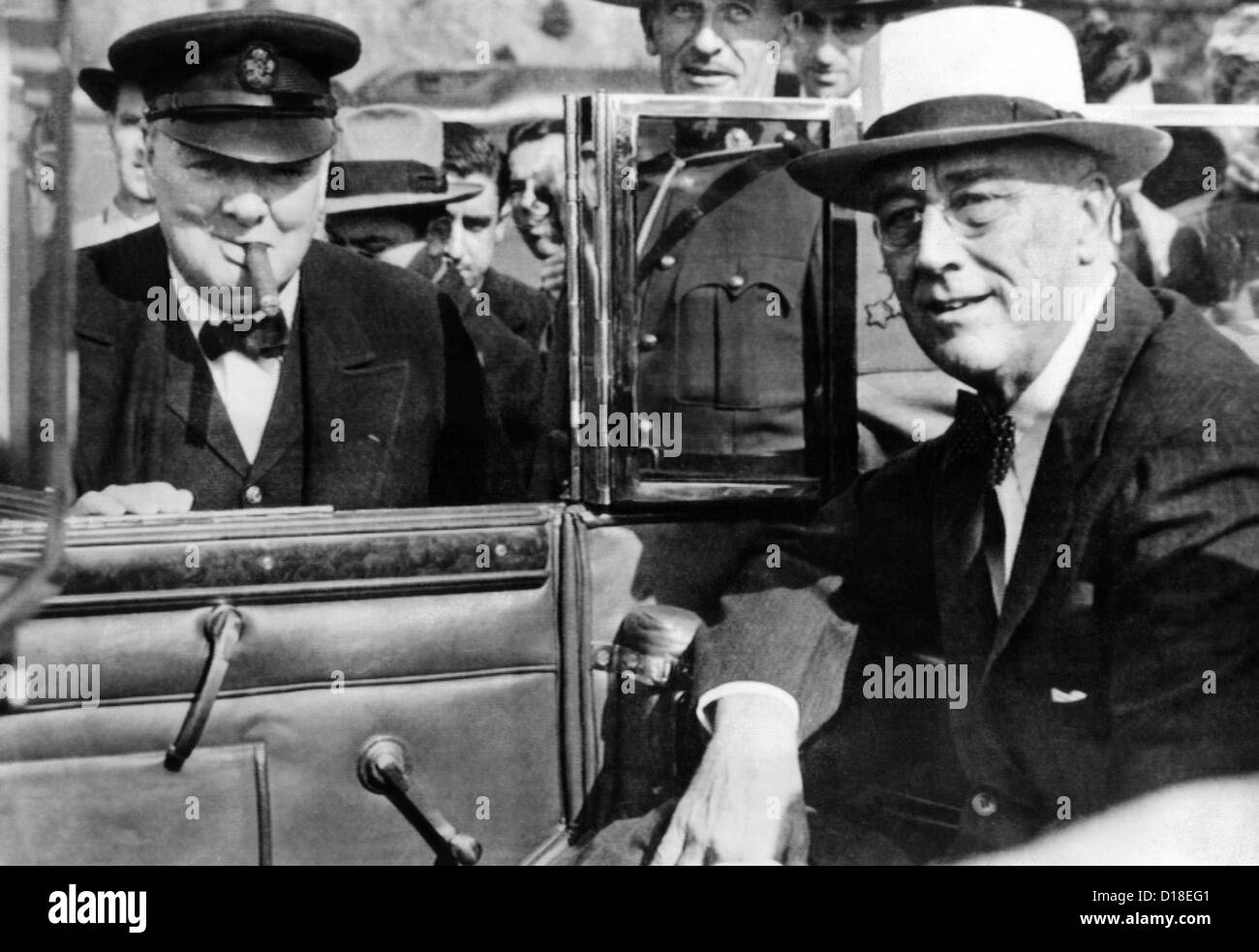 "Sieg ist überall," sagte Winston Churchill, als er Präsident Franklin Roosevelt begrüßt. Zum 8. Mal treffen sie Stockfoto